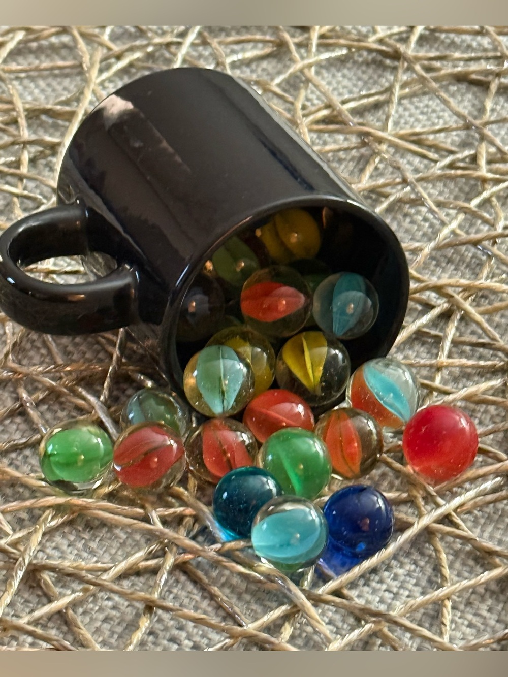 VINTAGE 33 MARBLES & A BLACK DEMI-TASSÉ/ESPRESSO COFFEE CUP